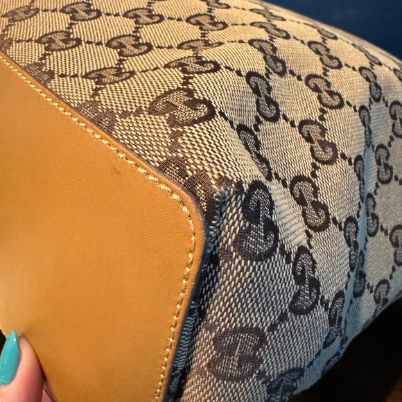 GUCCI Tan Bucket Tote with Silver Hardware- PRISTINE! - Picture 9 of 12